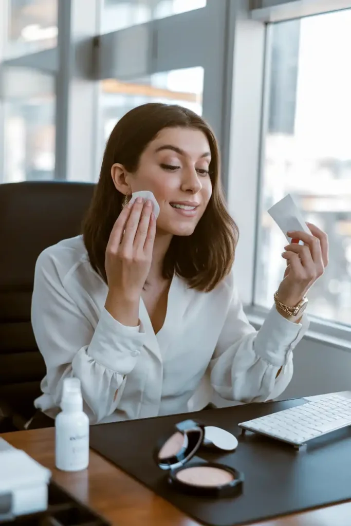How Do You Keep This Look Fresh With Acne Skin Throughout the Day?