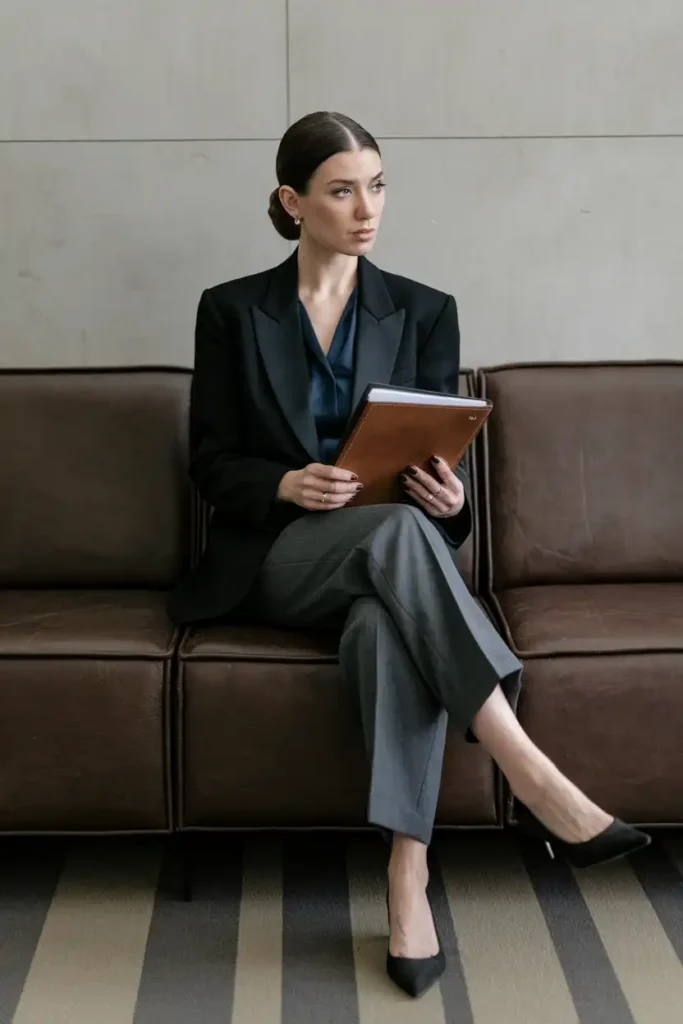 How to Style Dark Aesthetic Outfits for Job Interviews