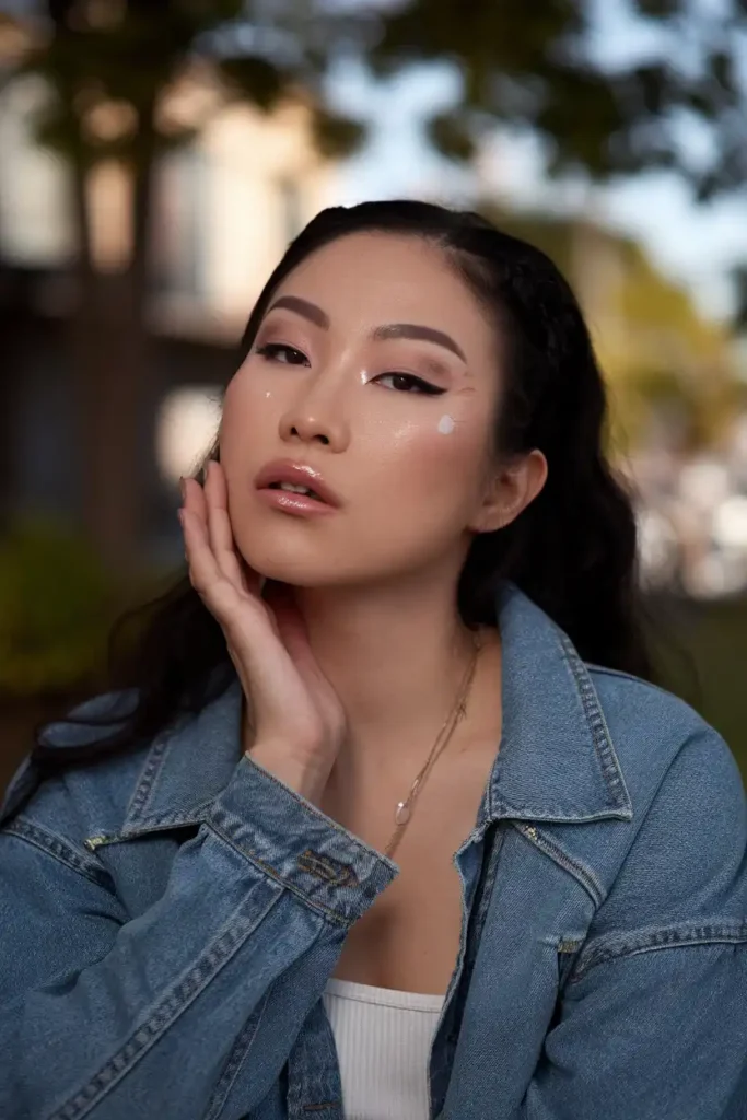 What Makes 2000s Makeup Feel Fresh Rather Than Costume-Like