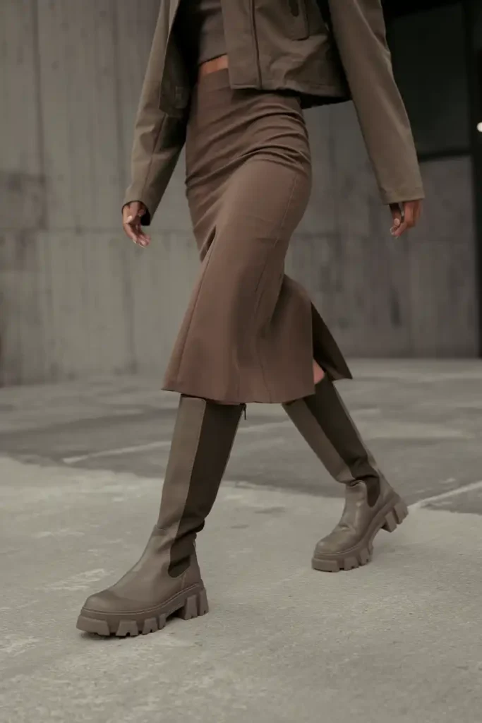 Chunky boots outfit: yes or no for short legs